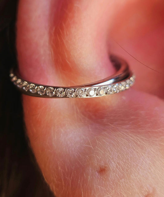 Argola Cravejada Cruzada