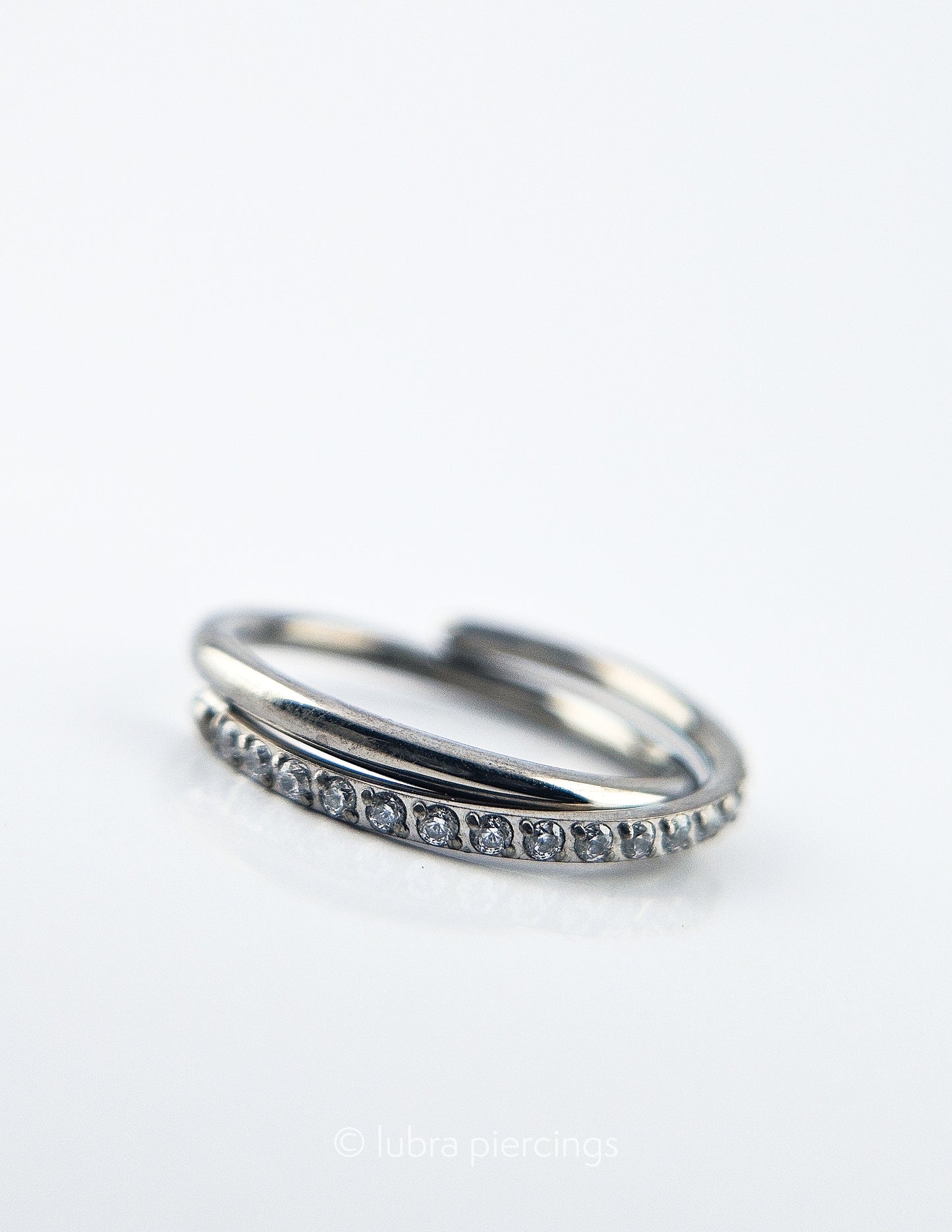 Argola Cravejada Cruzada