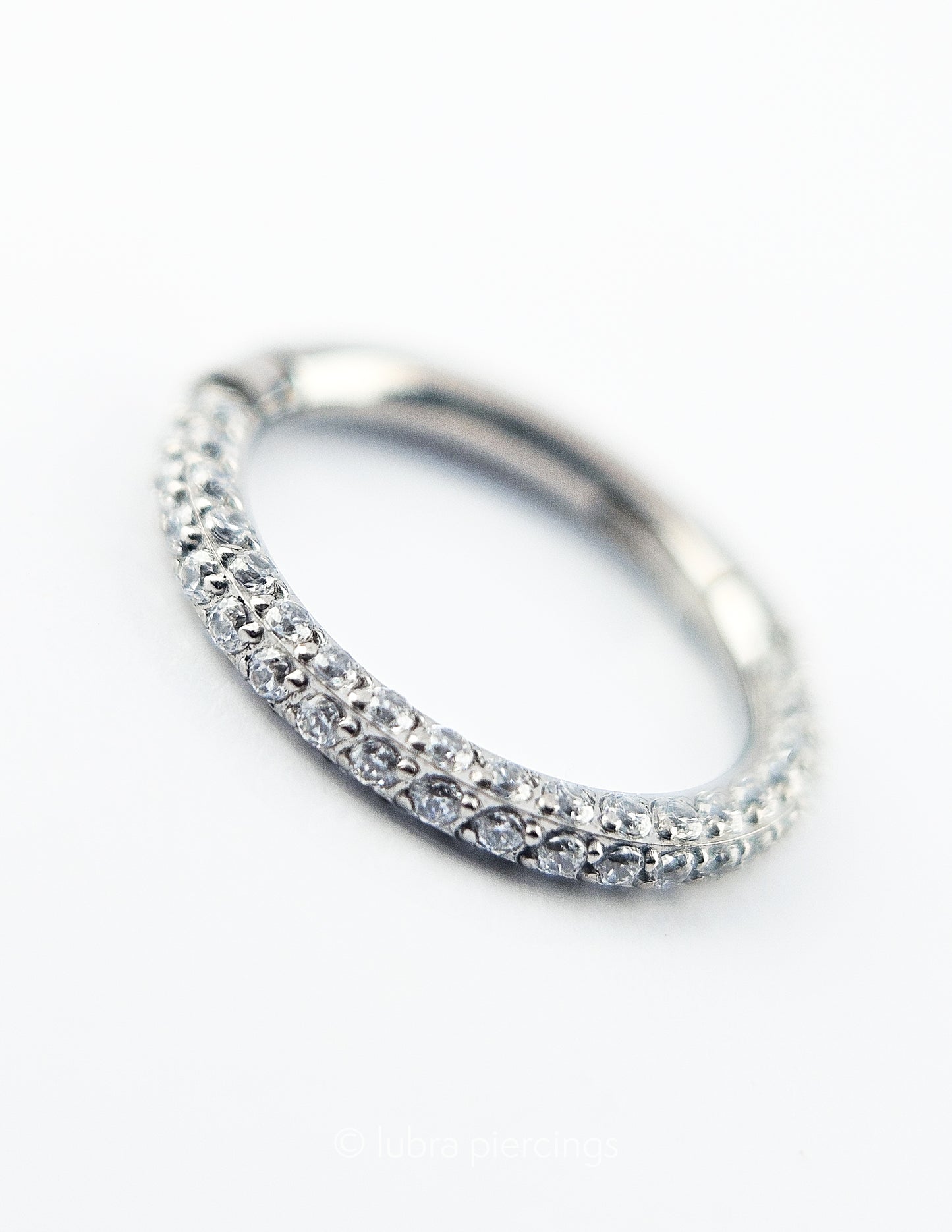 Argola 3 Lados Zircônias Cravejadas